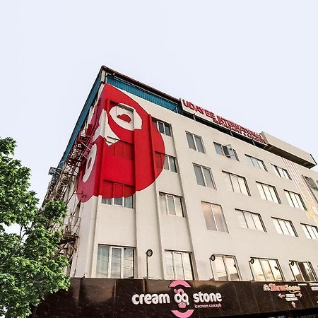 Oyo Flagship 9115 Hotel Udayee International Тирупати Экстерьер фото