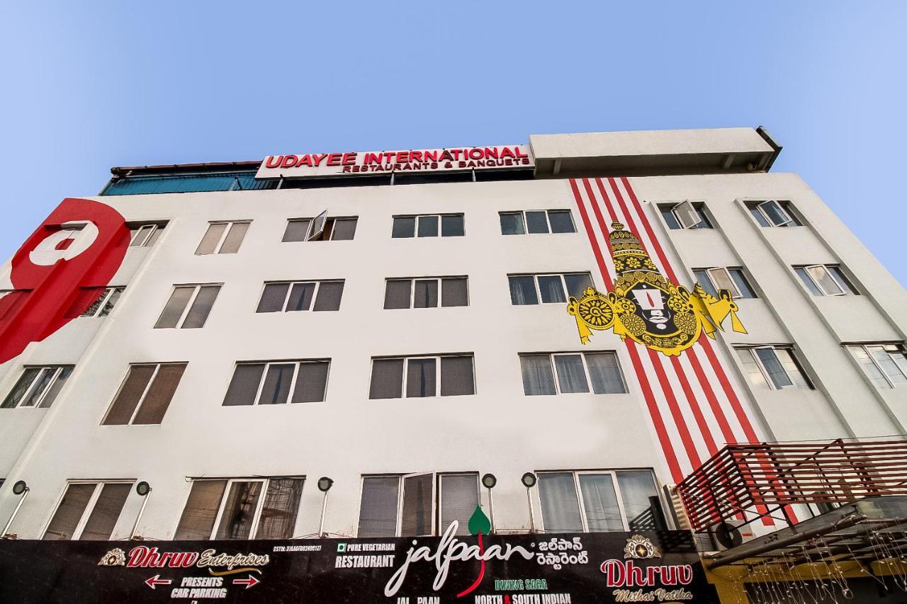 Oyo Flagship 9115 Hotel Udayee International Тирупати Экстерьер фото