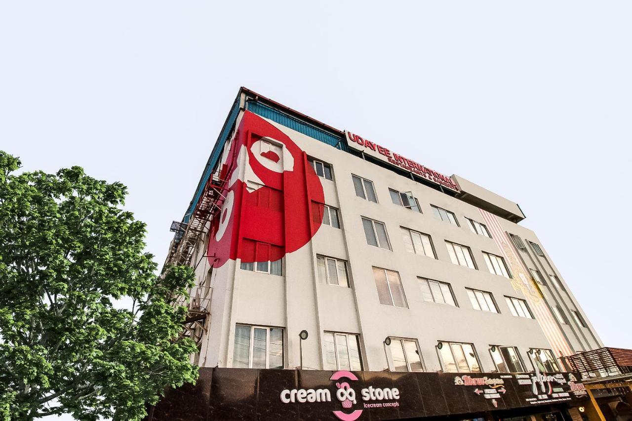 Oyo Flagship 9115 Hotel Udayee International Тирупати Экстерьер фото