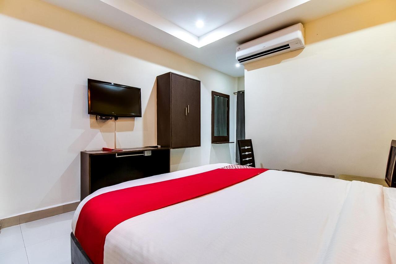 Oyo Flagship 9115 Hotel Udayee International Тирупати Экстерьер фото