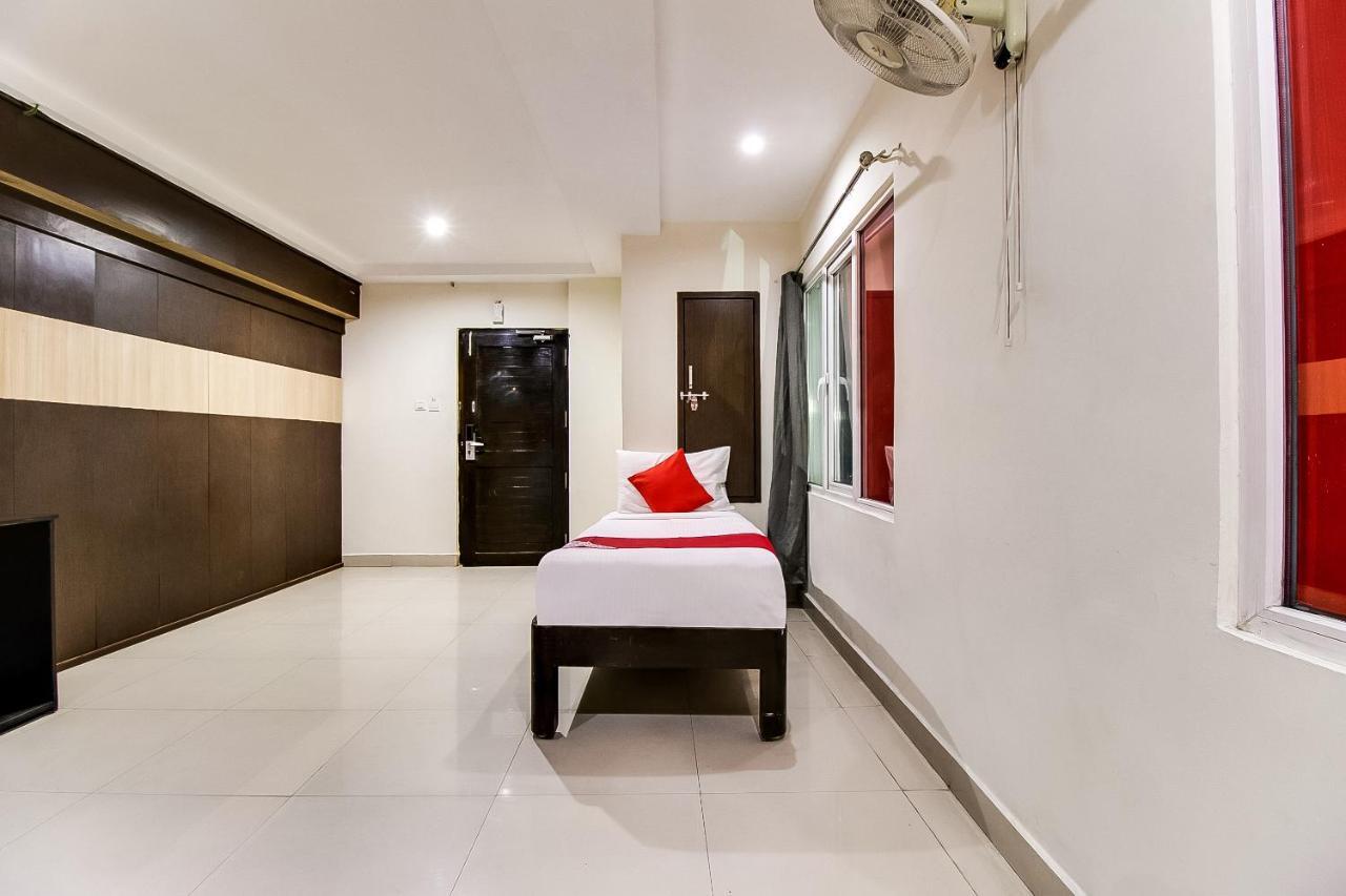 Oyo Flagship 9115 Hotel Udayee International Тирупати Экстерьер фото
