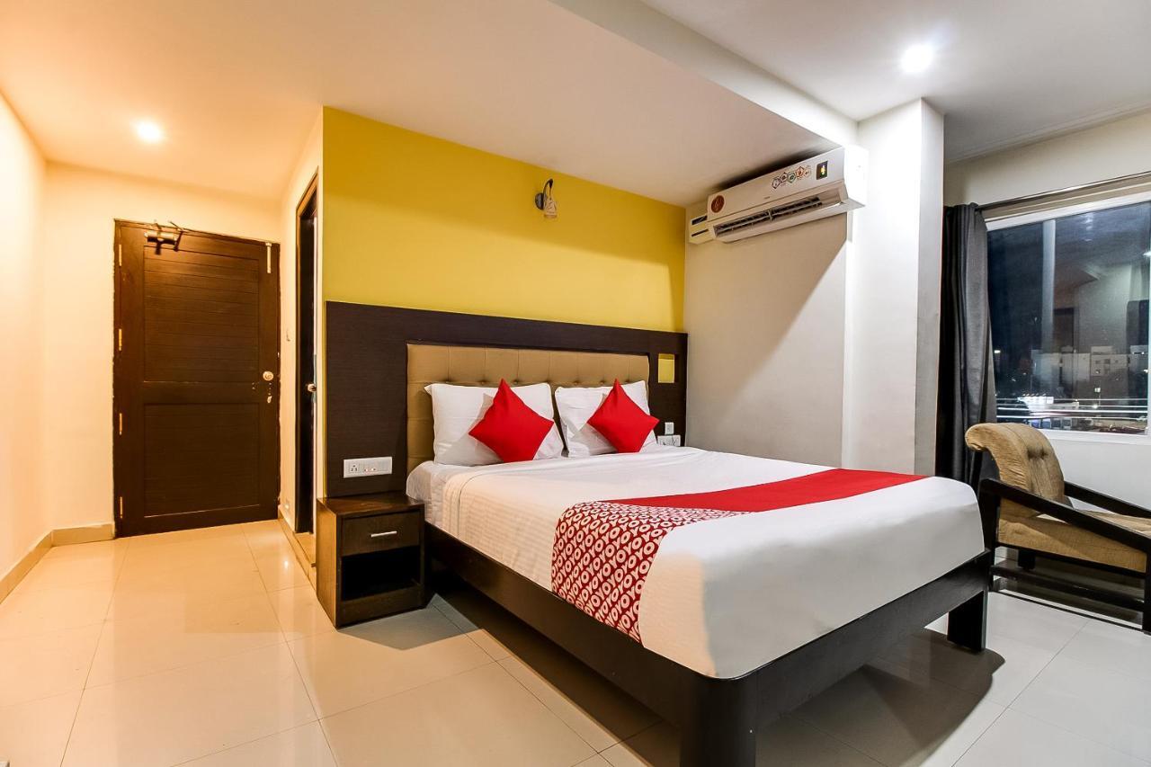 Oyo Flagship 9115 Hotel Udayee International Тирупати Экстерьер фото